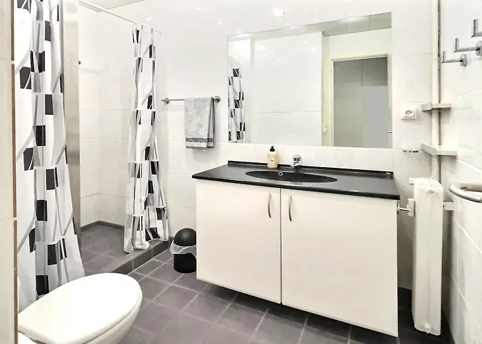 Le Diamant Vue Grandiose Sur Port Et Mer, Piscine Privee Saint-Raphaël