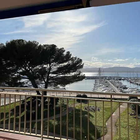 Le Diamant Vue Grandiose Sur Port Et Mer, Piscine Privee Apartment *