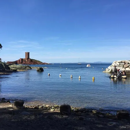 Le Diamant Vue Grandiose Sur Port Et Mer, Piscine Privee Apartment *