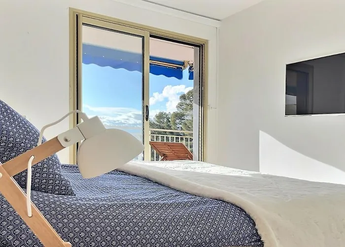 Le Diamant Vue Grandiose Sur Port Et Mer, Piscine Privee Saint-Raphaël