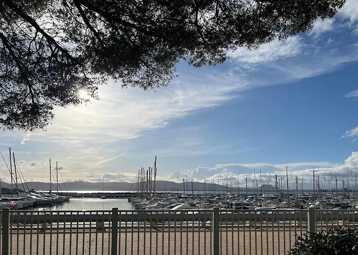 Le Diamant Vue Grandiose Sur Port Et Mer, Piscine Privee Saint-Raphaël